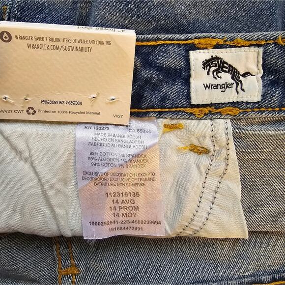 Y Wrangler Women's 4" Frayed Jean Shorts Destroyed Sky Light Blue NWT Size 14 32 - Picture 10 of 11